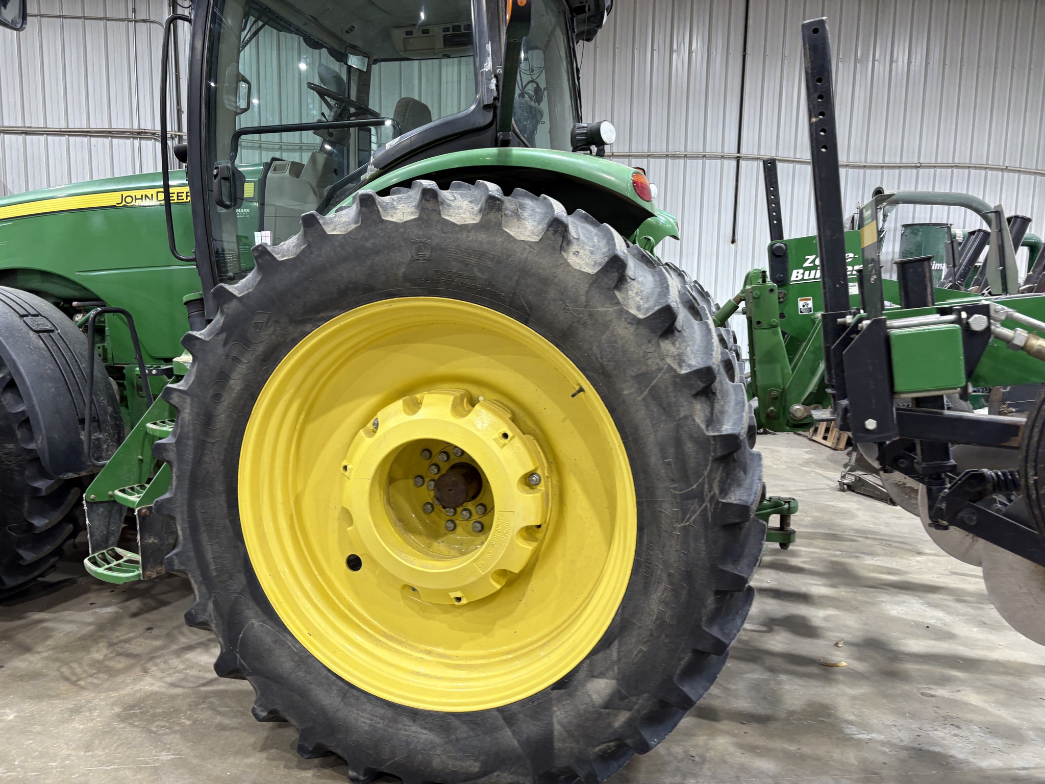 2014 John Deere 8285R Image 4