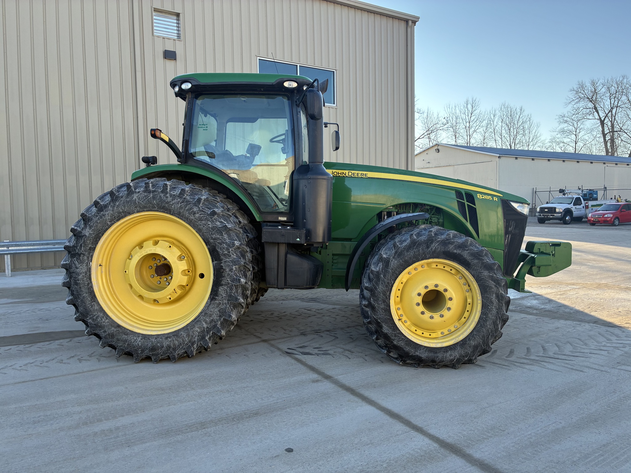 2014 John Deere 8285R Image 4