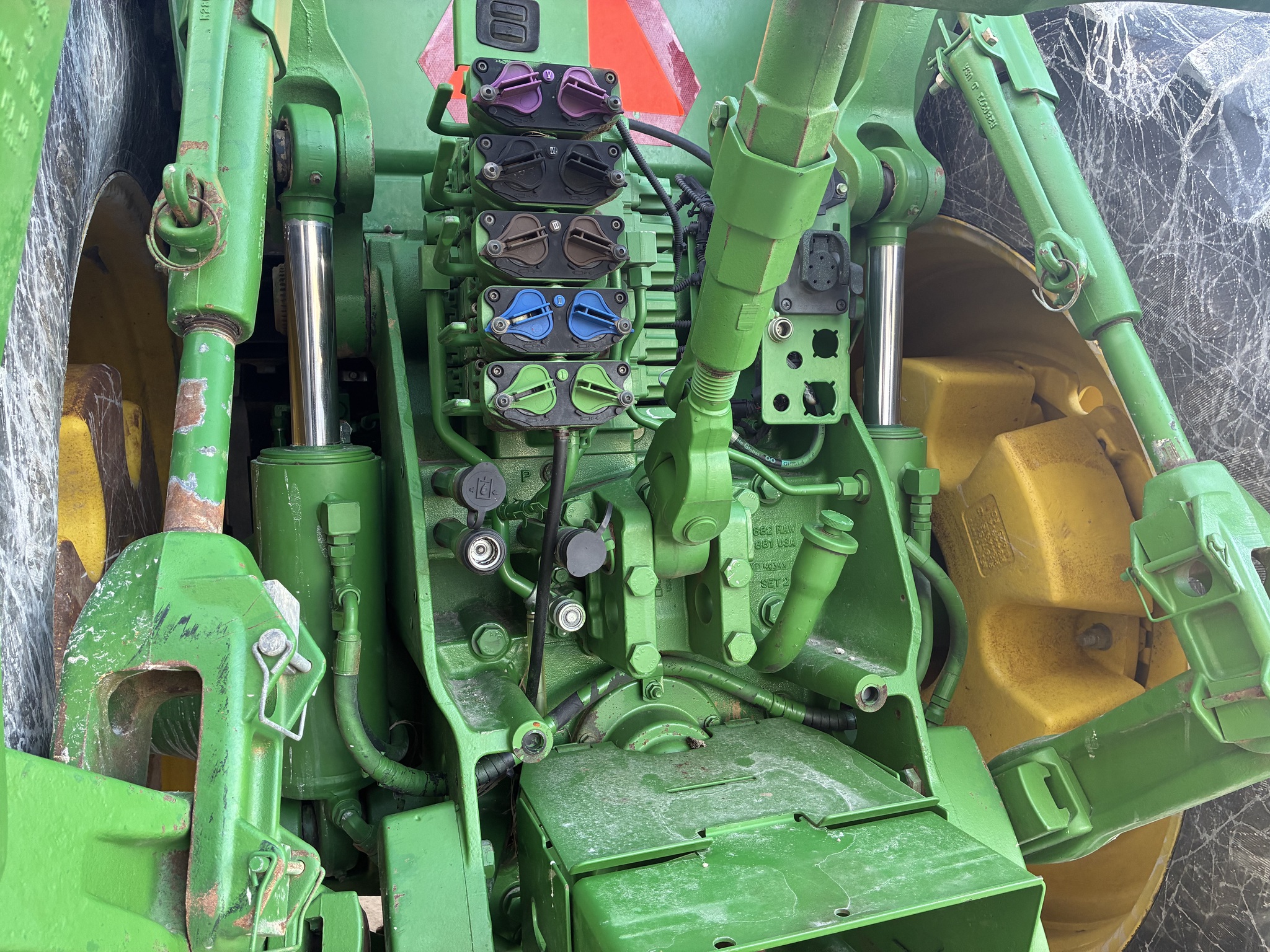 2014 John Deere 8285R Image 10