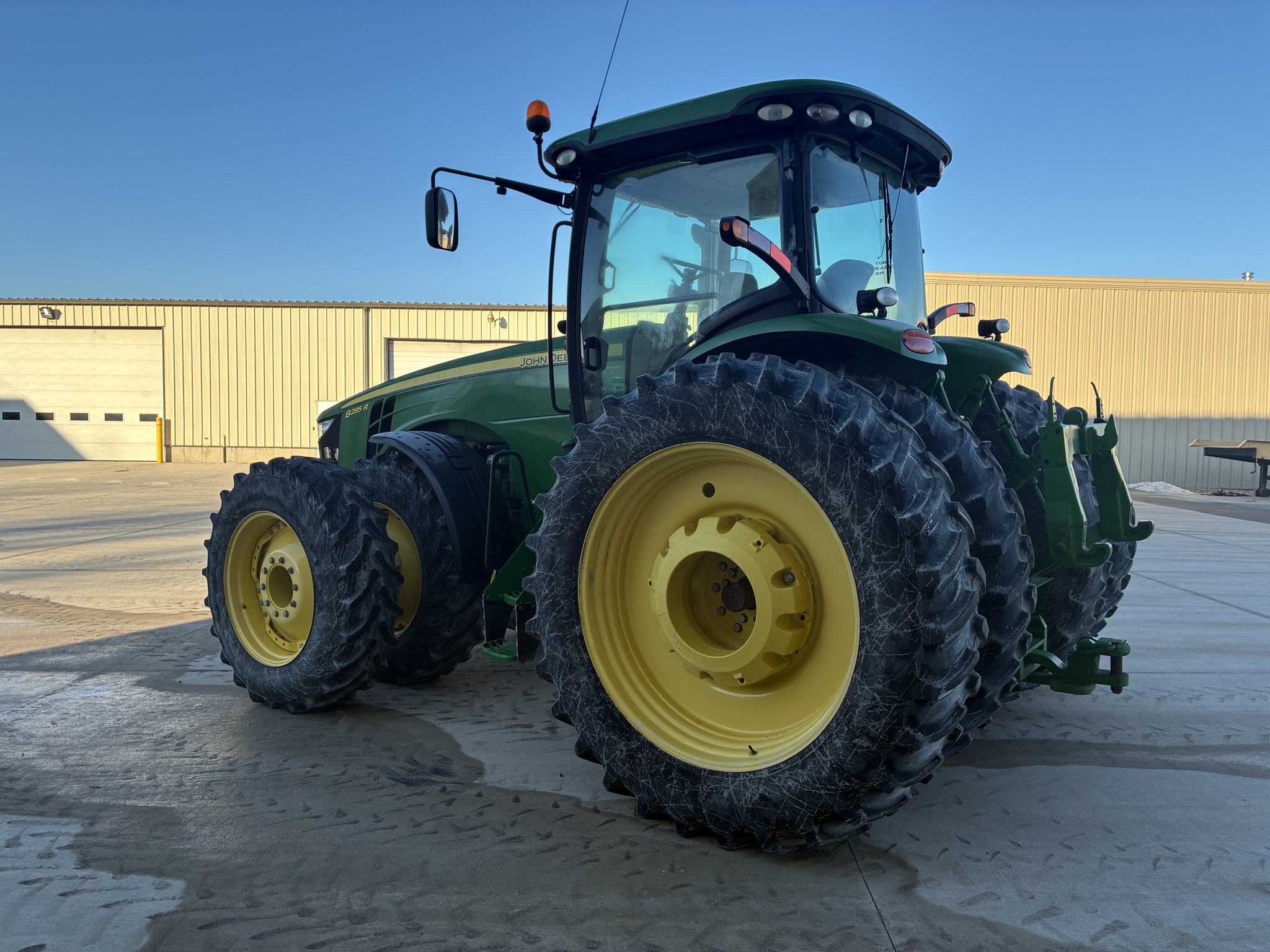 2014 John Deere 8285R Image 8