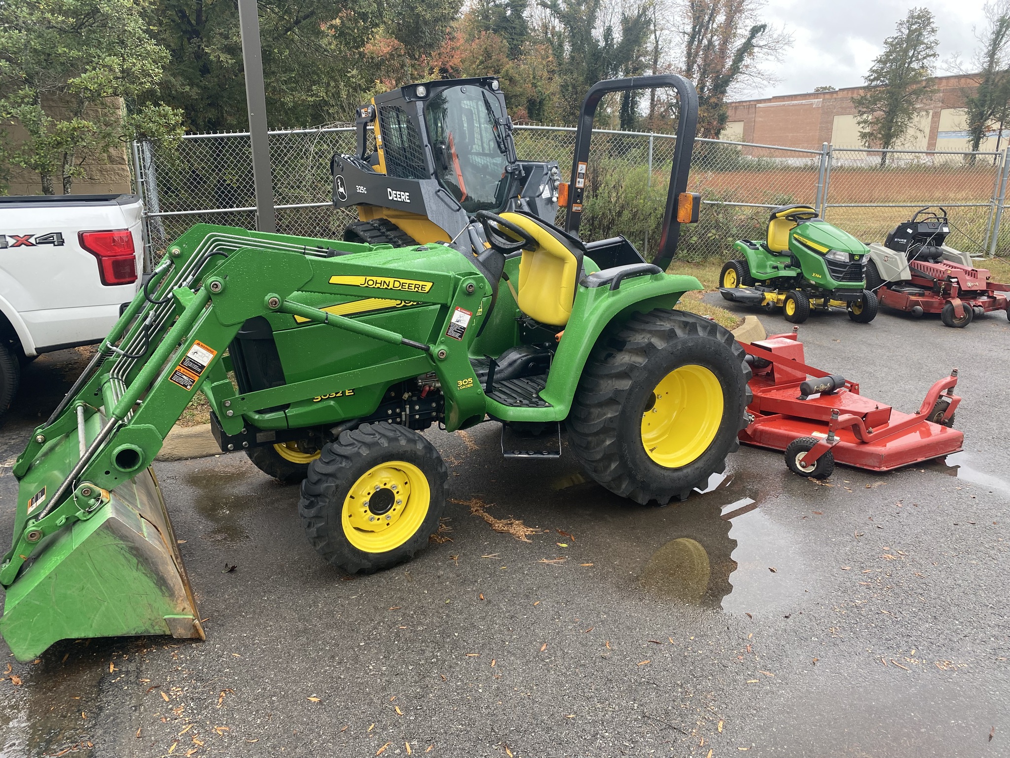 2013 John Deere 3032E Image 1