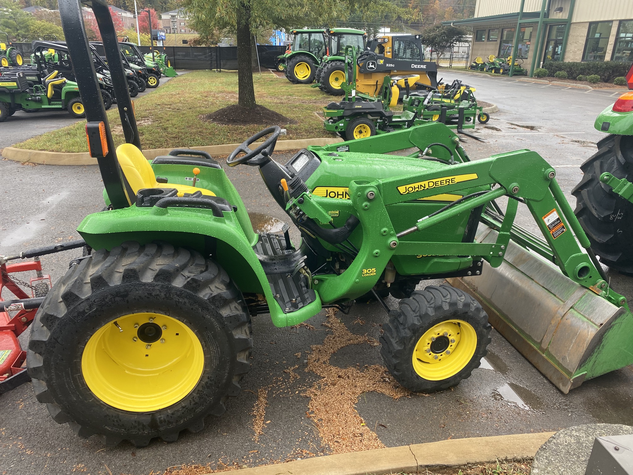 2013 John Deere 3032E Image 2