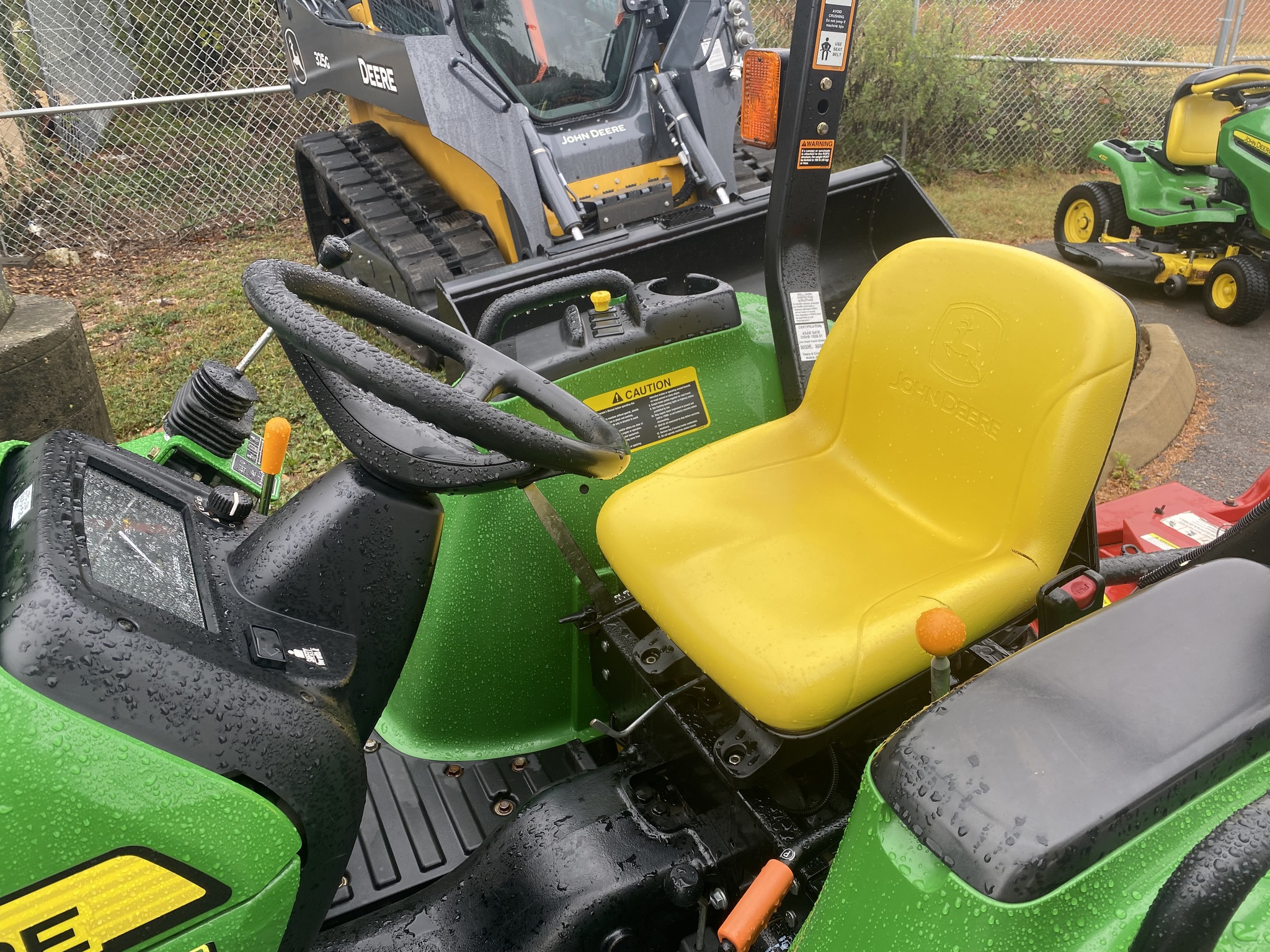 2013 John Deere 3032E Image 3