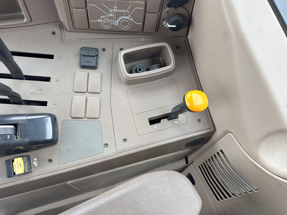 2013 John-Deere 6105M