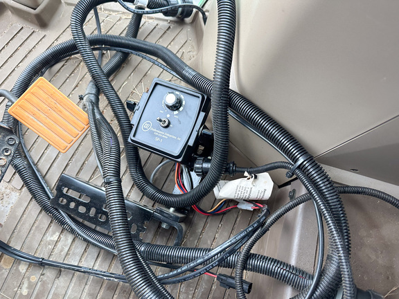 2013 John-Deere 6105M