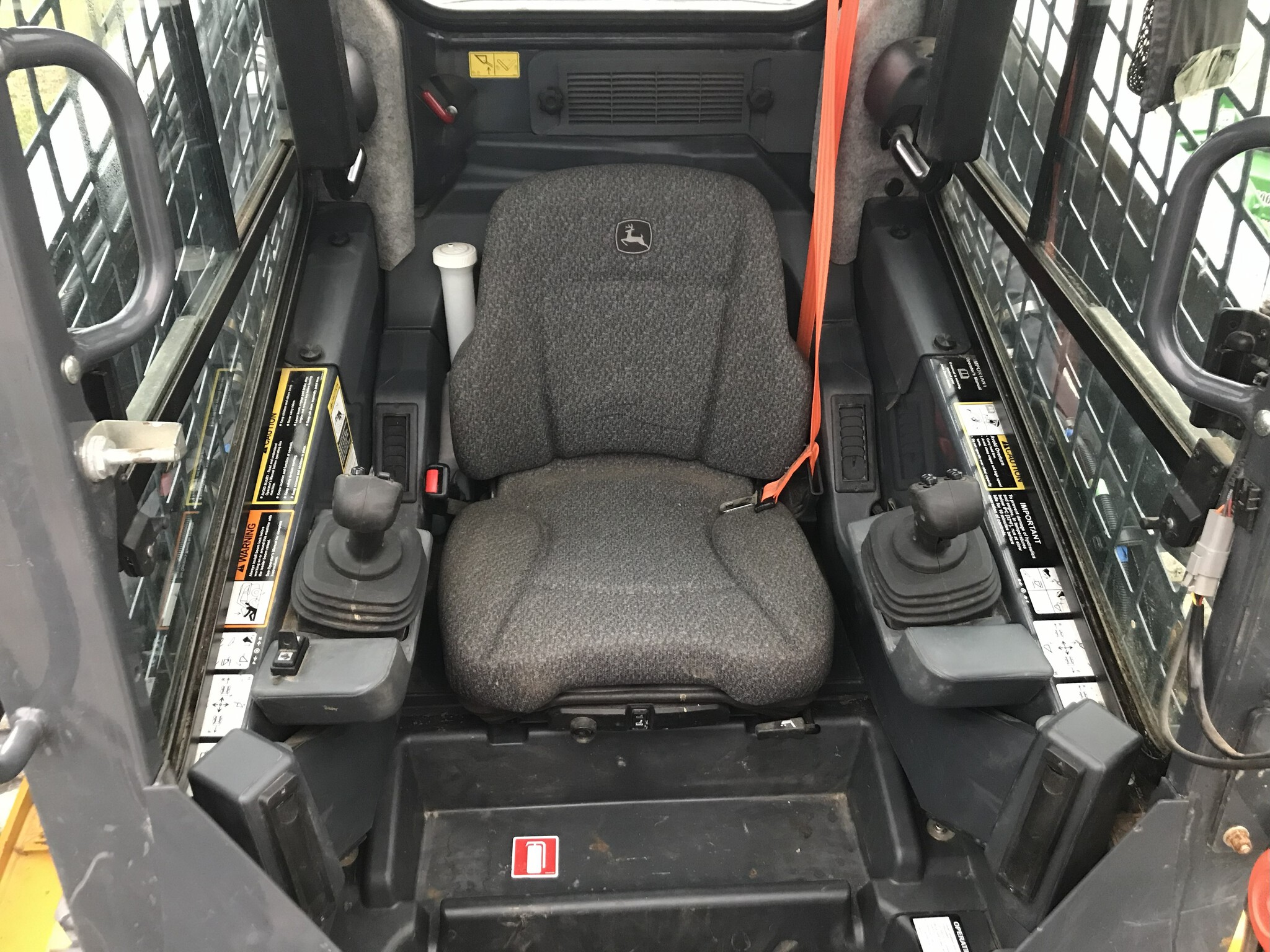 2023 John Deere 333G Image 12