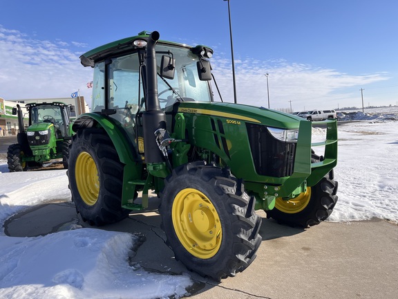 2025 John Deere 5095M - Photo4