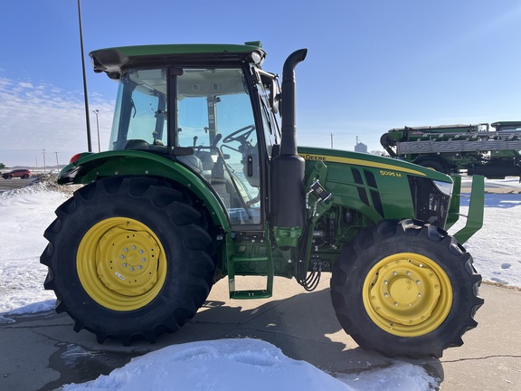 2025 John Deere 5095M - Photo5