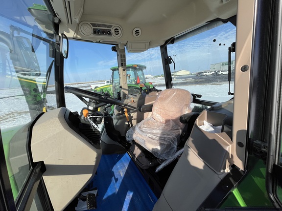 2025 John Deere 5095M - Photo33