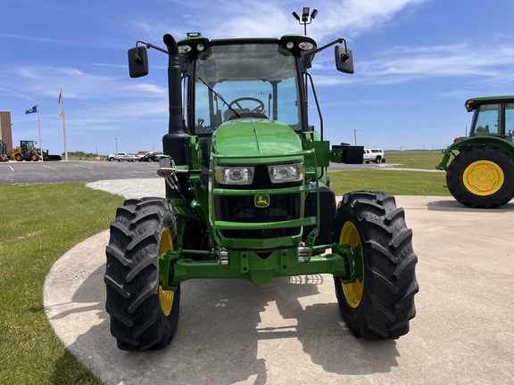 2025 John Deere 5095M - Photo3