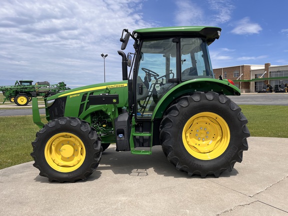 2025 John Deere 5095M - Photo9