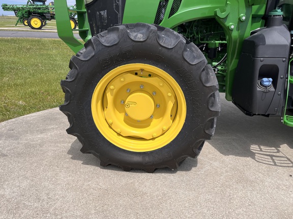 2025 John Deere 5095M - Photo10