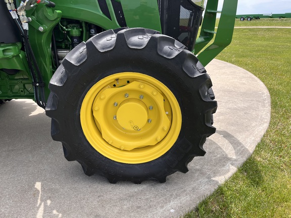 2025 John Deere 5095M - Photo13