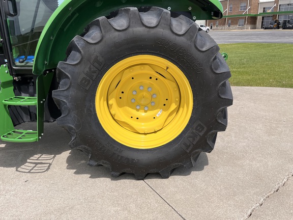 2025 John Deere 5095M - Photo19