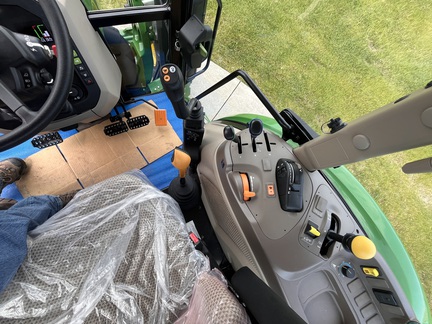 2025 John Deere 5095M - Photo33