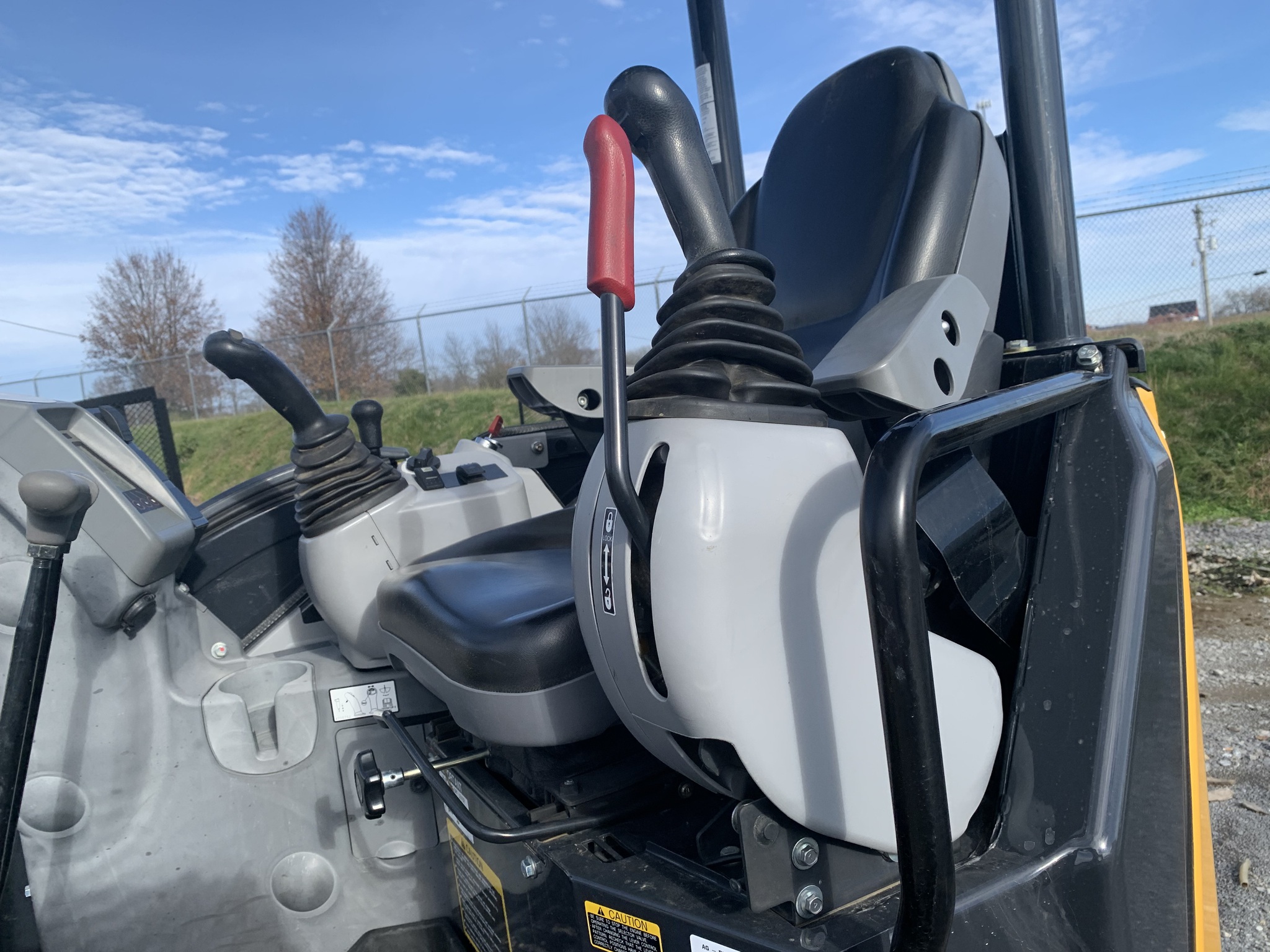 2022 John Deere 30G Image 7