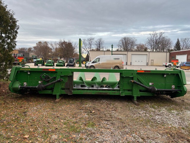 2009 John Deere 608C Image 4