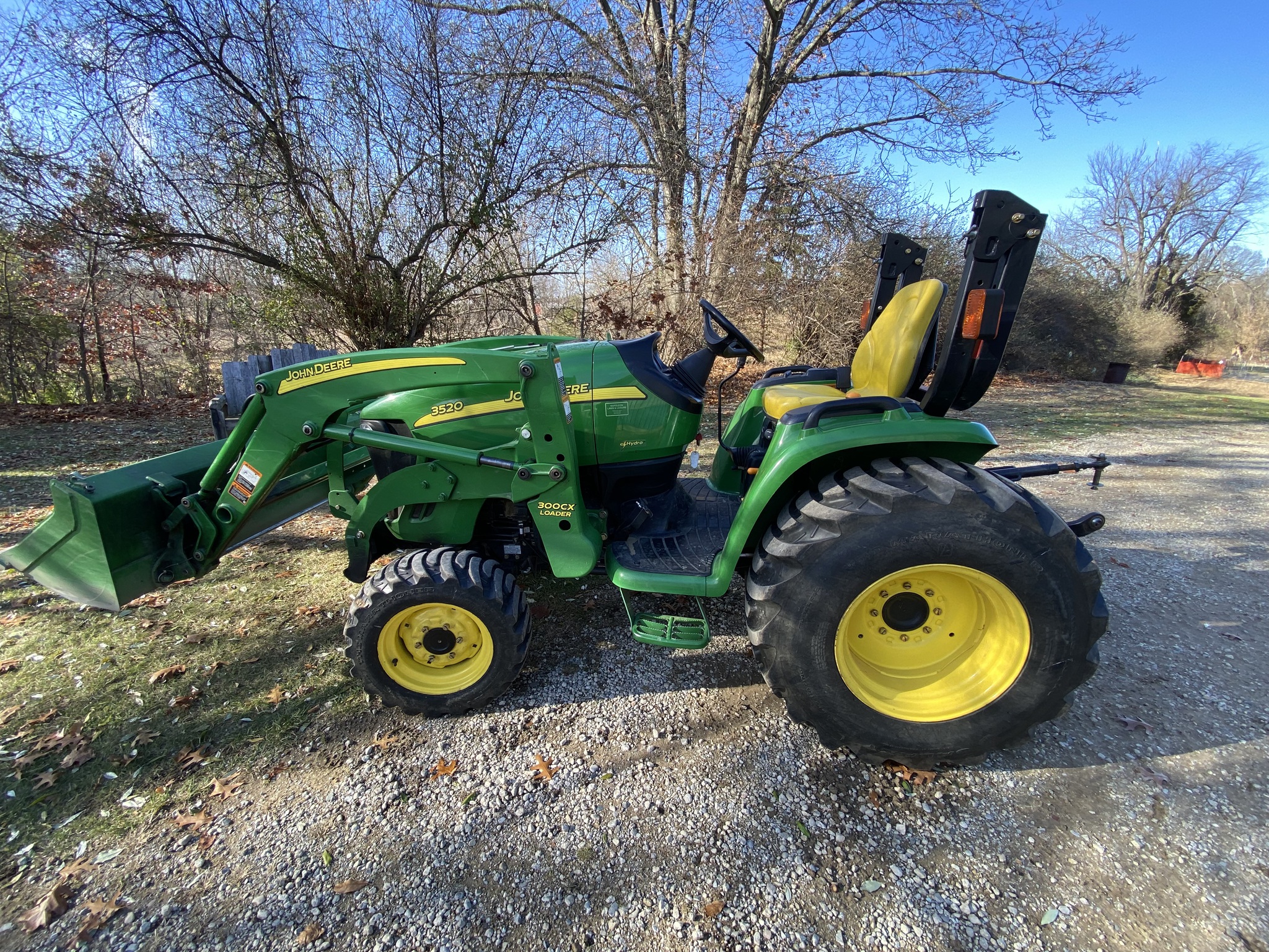 2011 John Deere 3520 Image 6