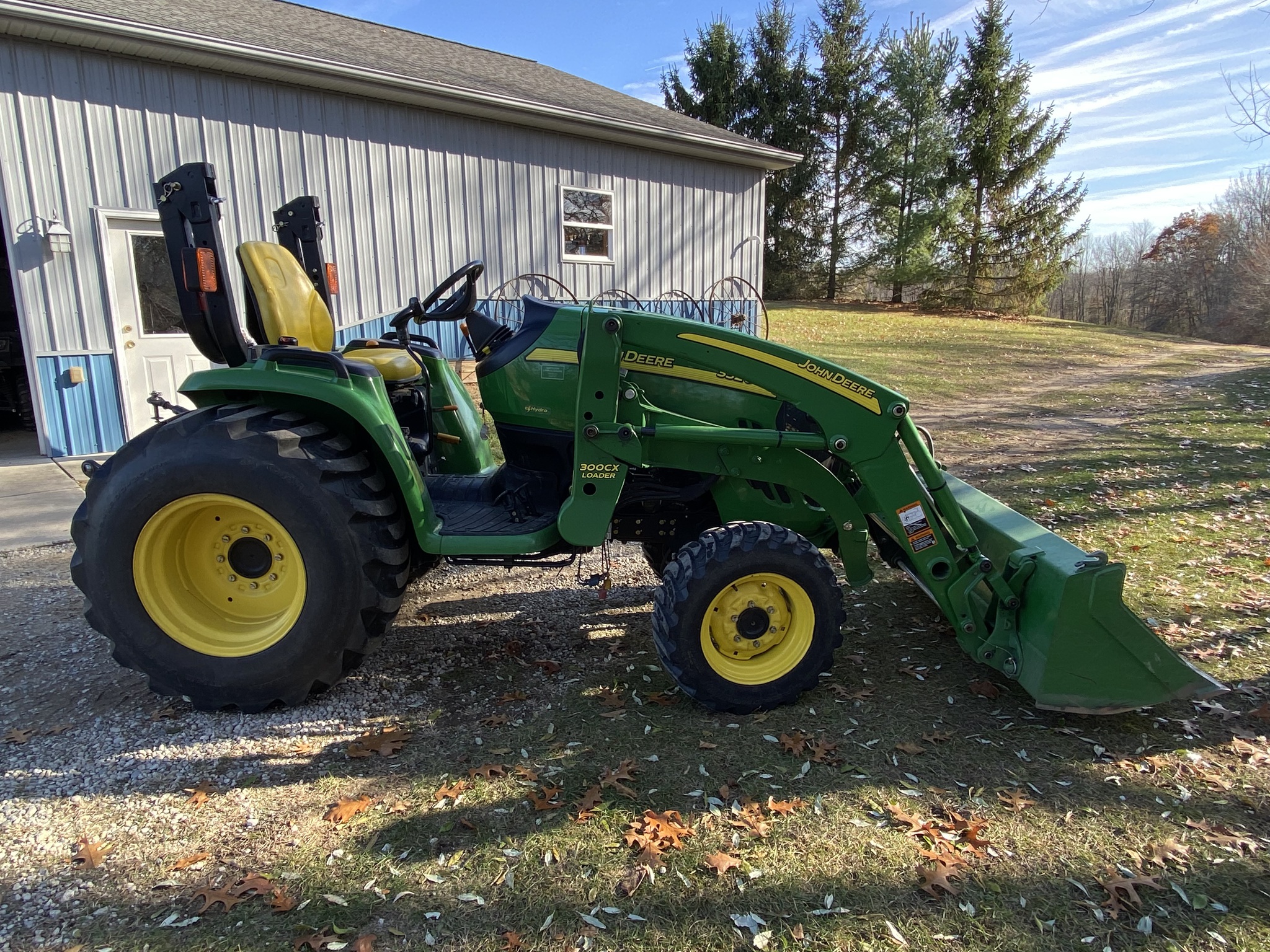 2011 John Deere 3520 Image 1