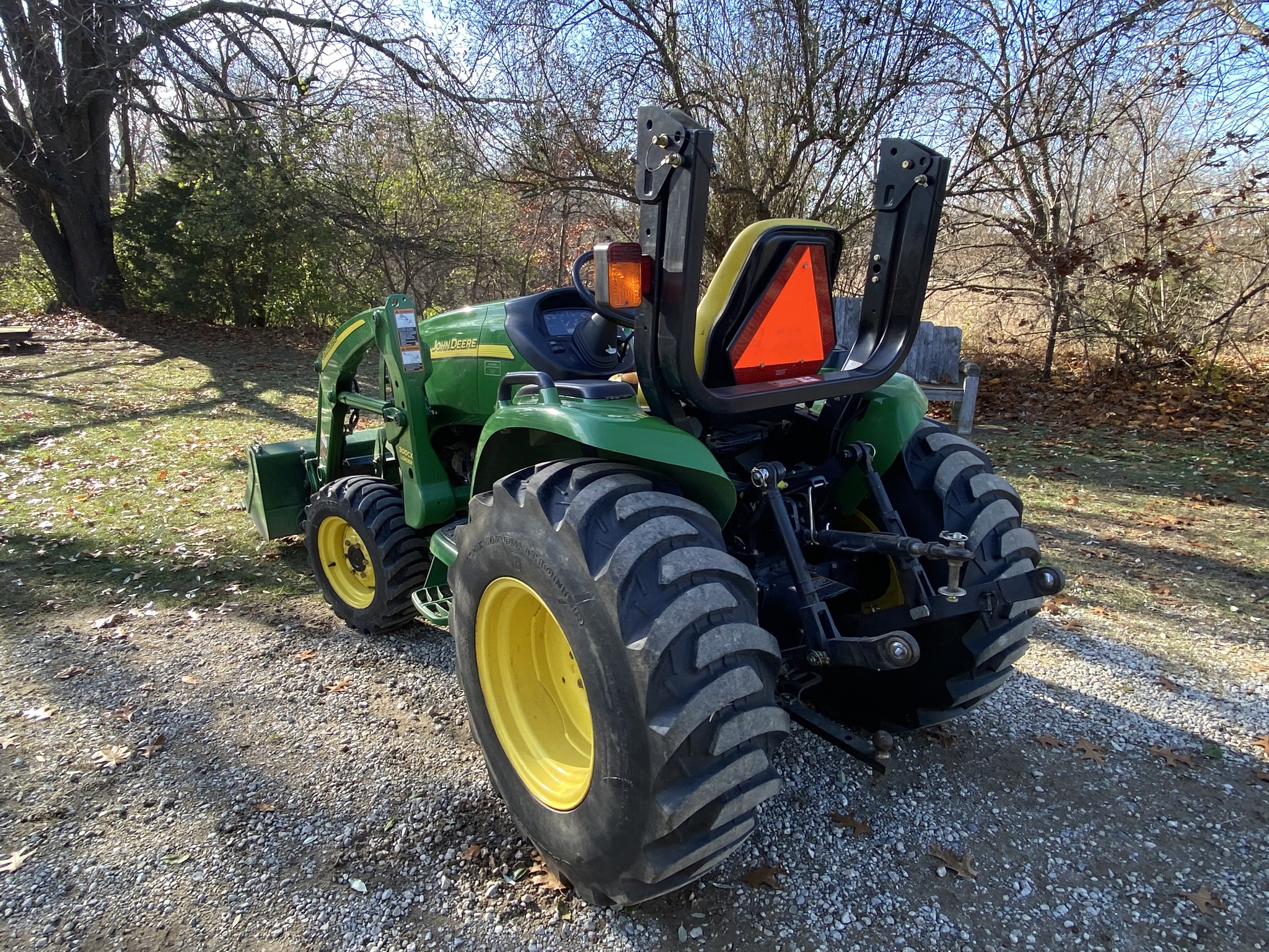 2011 John Deere 3520 Image 9