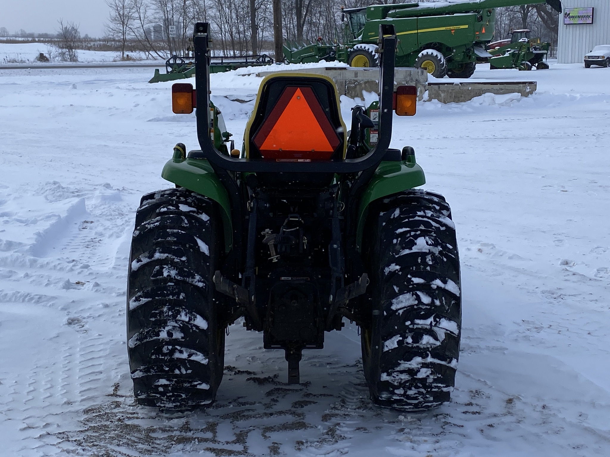 2011 John Deere 3520 Image 4