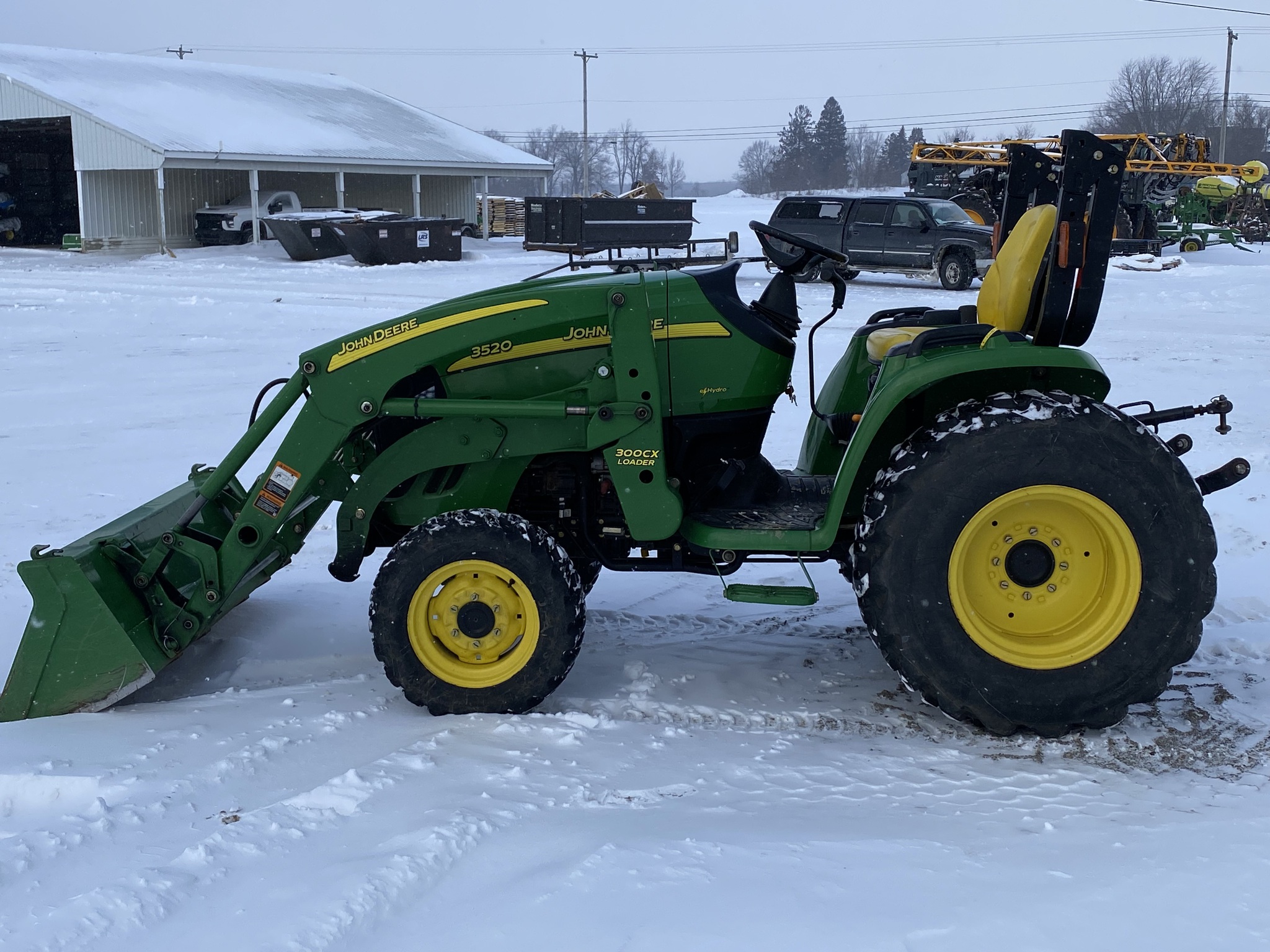 2011 John Deere 3520 Image 6