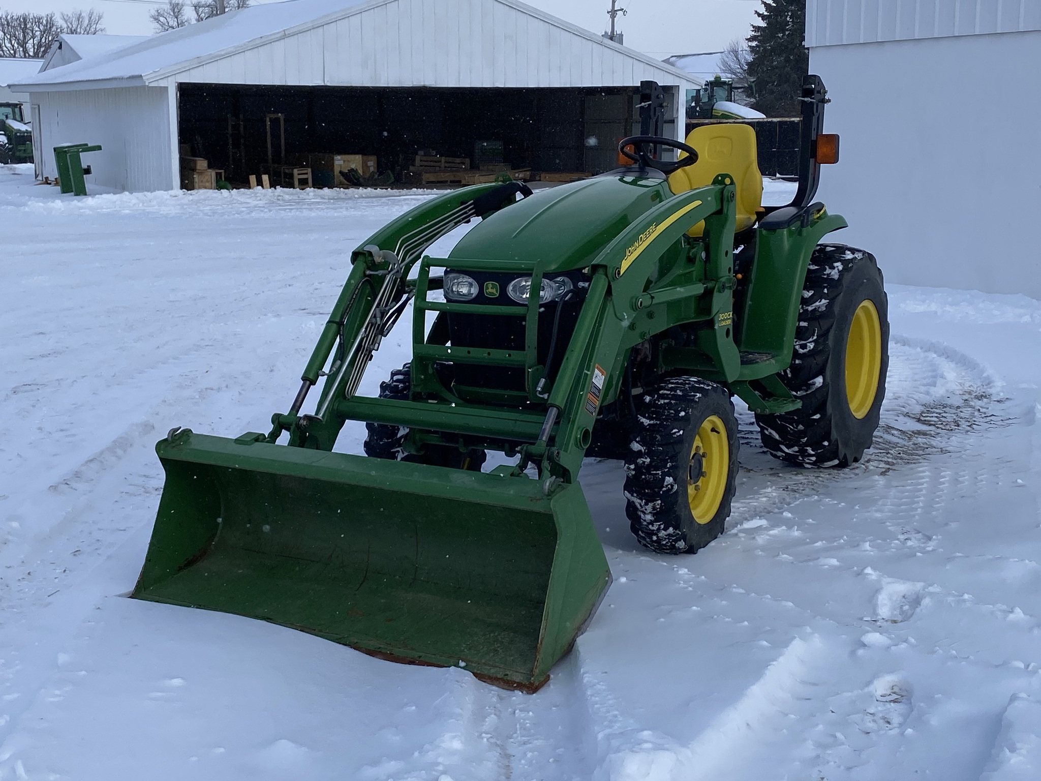 2011 John Deere 3520 Image 8