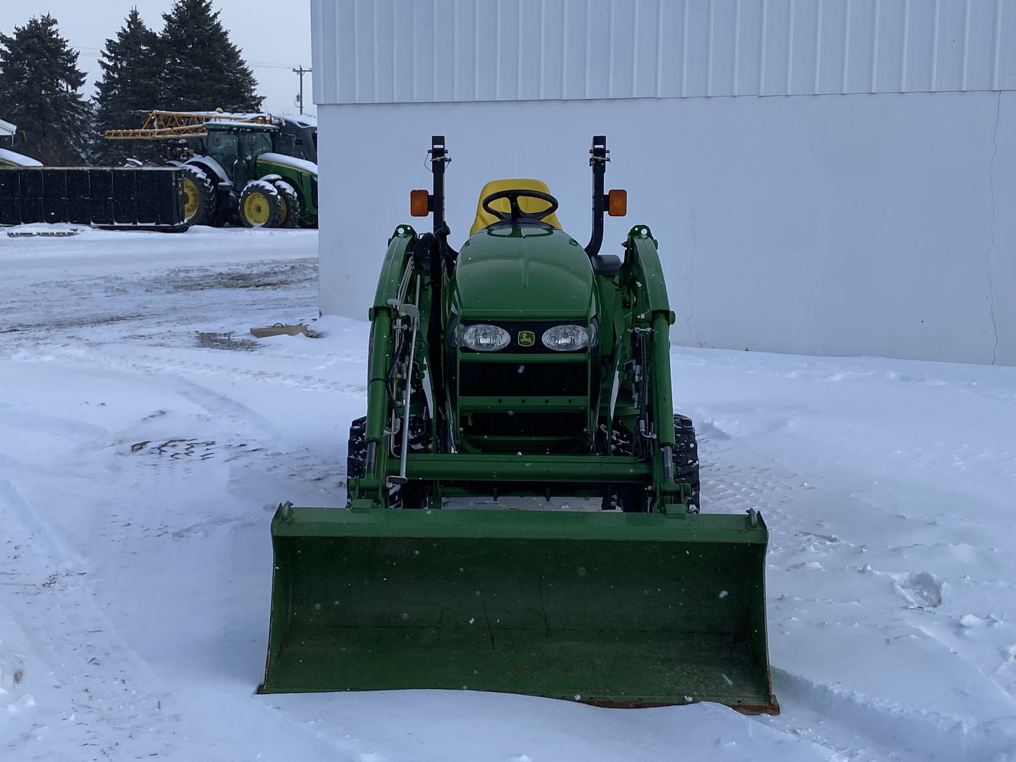 2011 John Deere 3520 Image 9