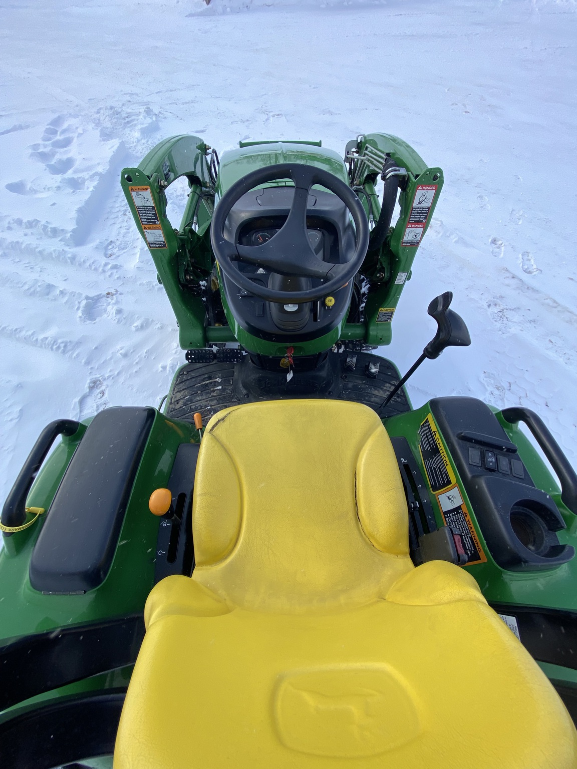 2011 John Deere 3520 Image 10