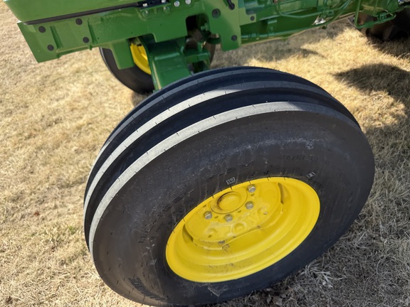 2025 John Deere 5060E - Photo9