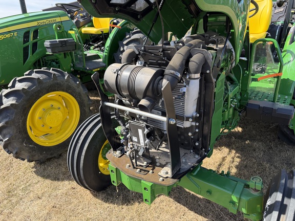2025 John Deere 5060E - Photo14