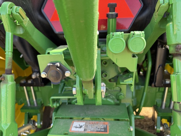 2025 John Deere 5060E - Photo17