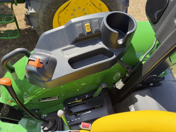 2025 John Deere 5060E - Photo23