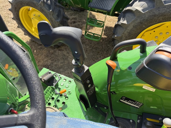 2025 John Deere 5060E - Photo24