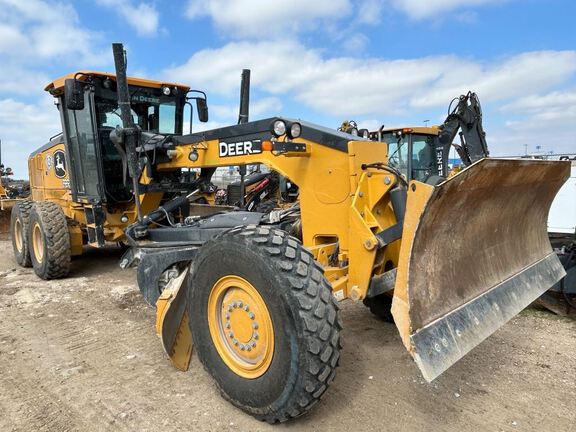 Photo of a 2022 John Deere 672G