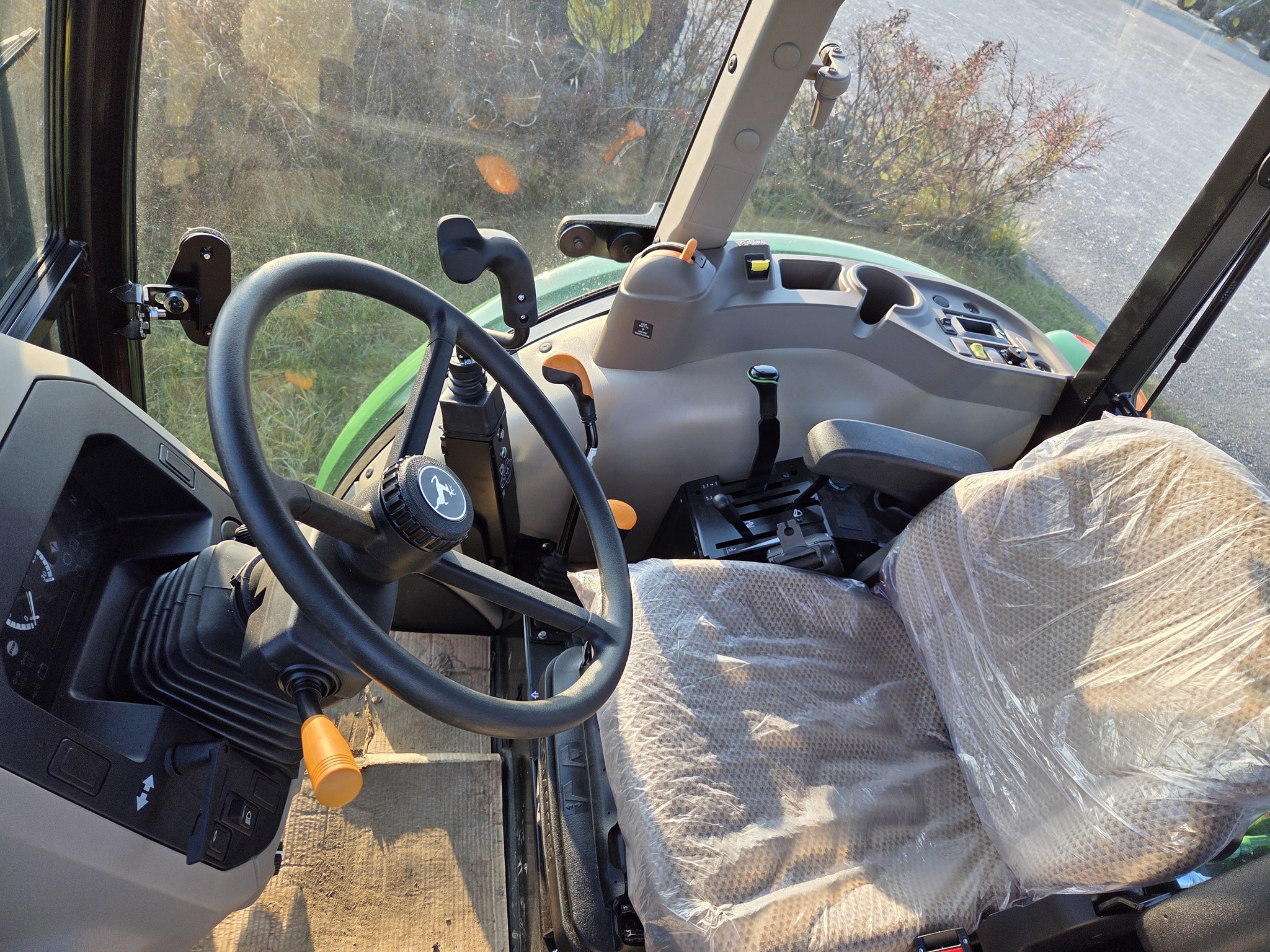 2024 John Deere 5075E Image 7
