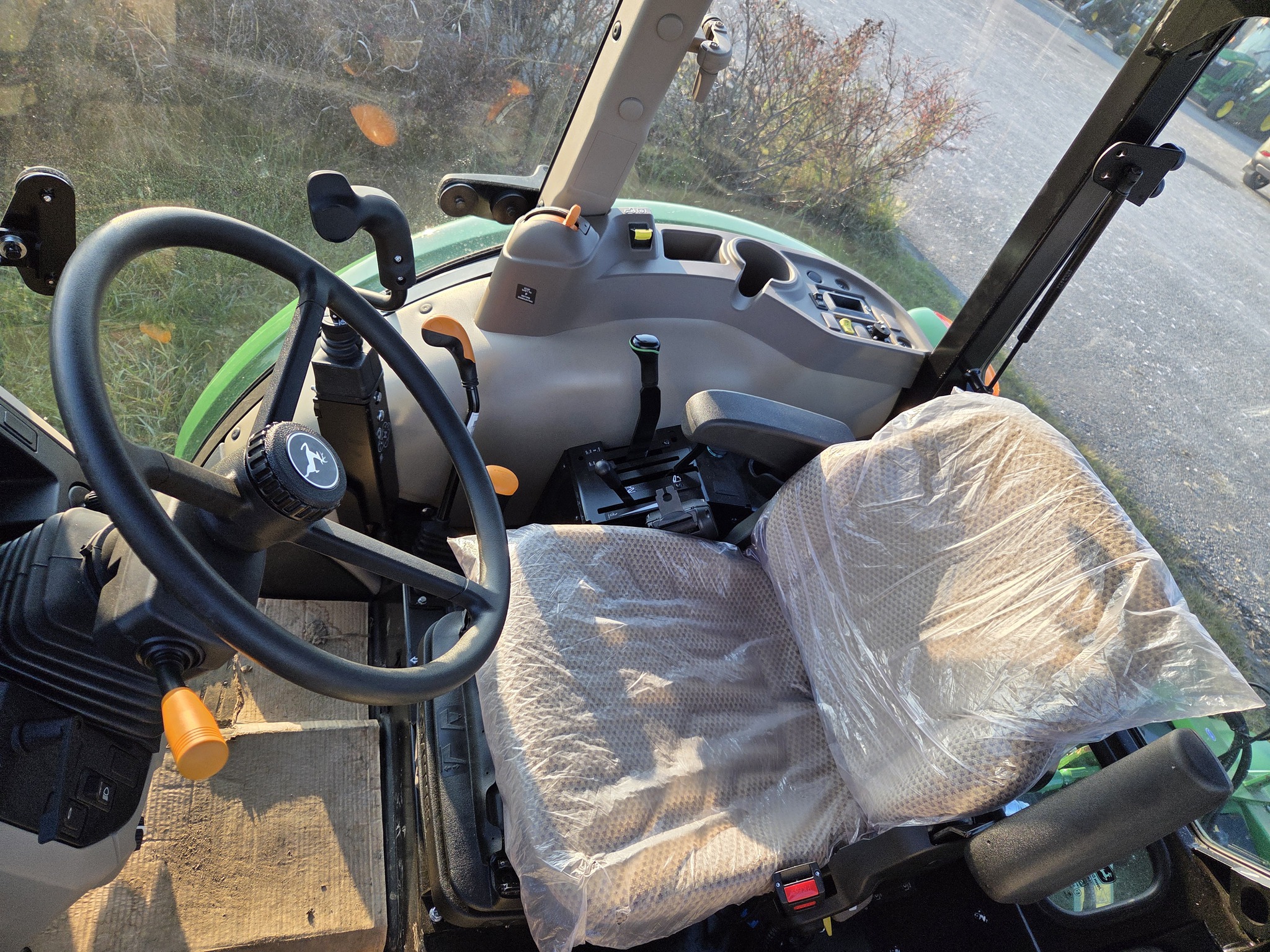 2024 John Deere 5075E Image 8