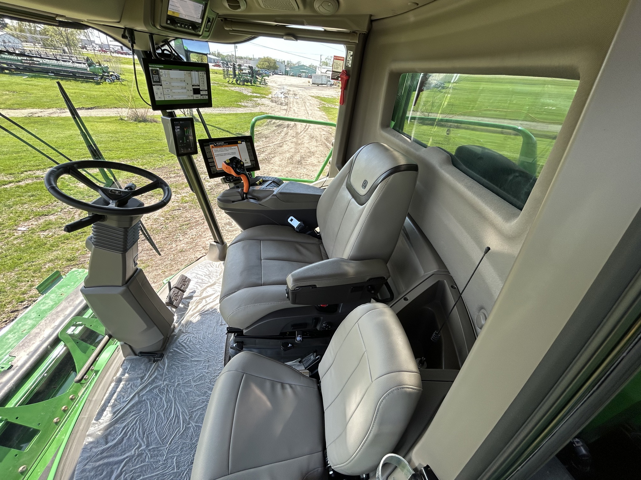  2025 John Deere S7 800 at Heritage Tractor in Galesburg, IL