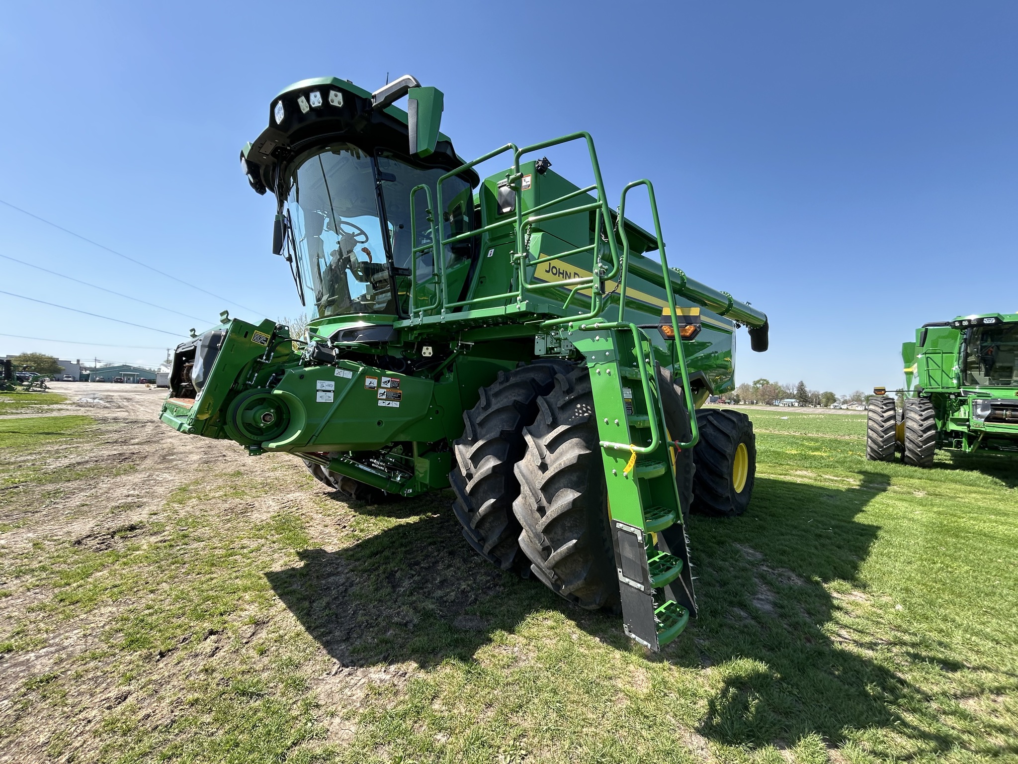  2025 John Deere S7 800 at Heritage Tractor in Galesburg, IL