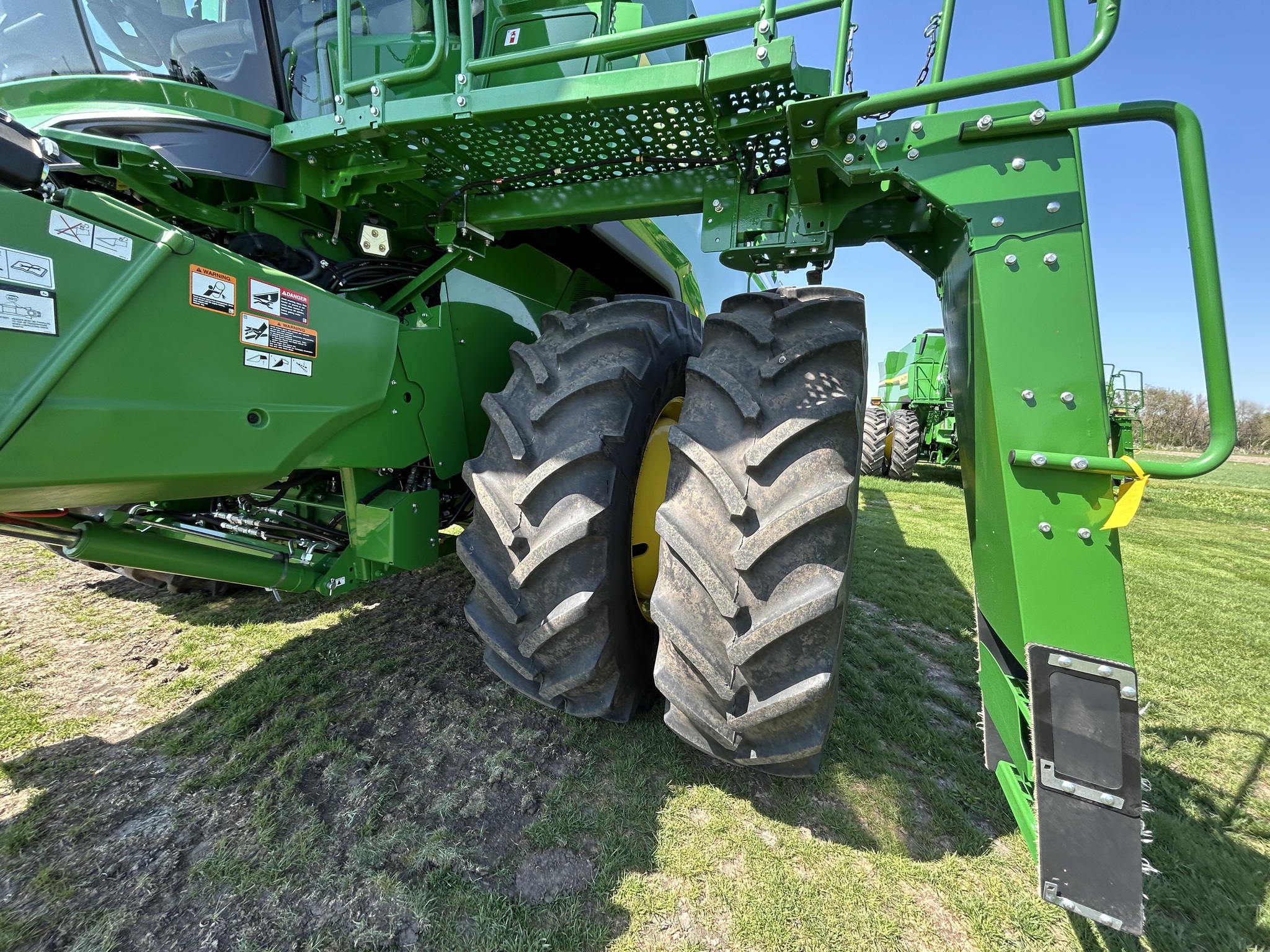  2025 John Deere S7 800 at Heritage Tractor in Galesburg, IL