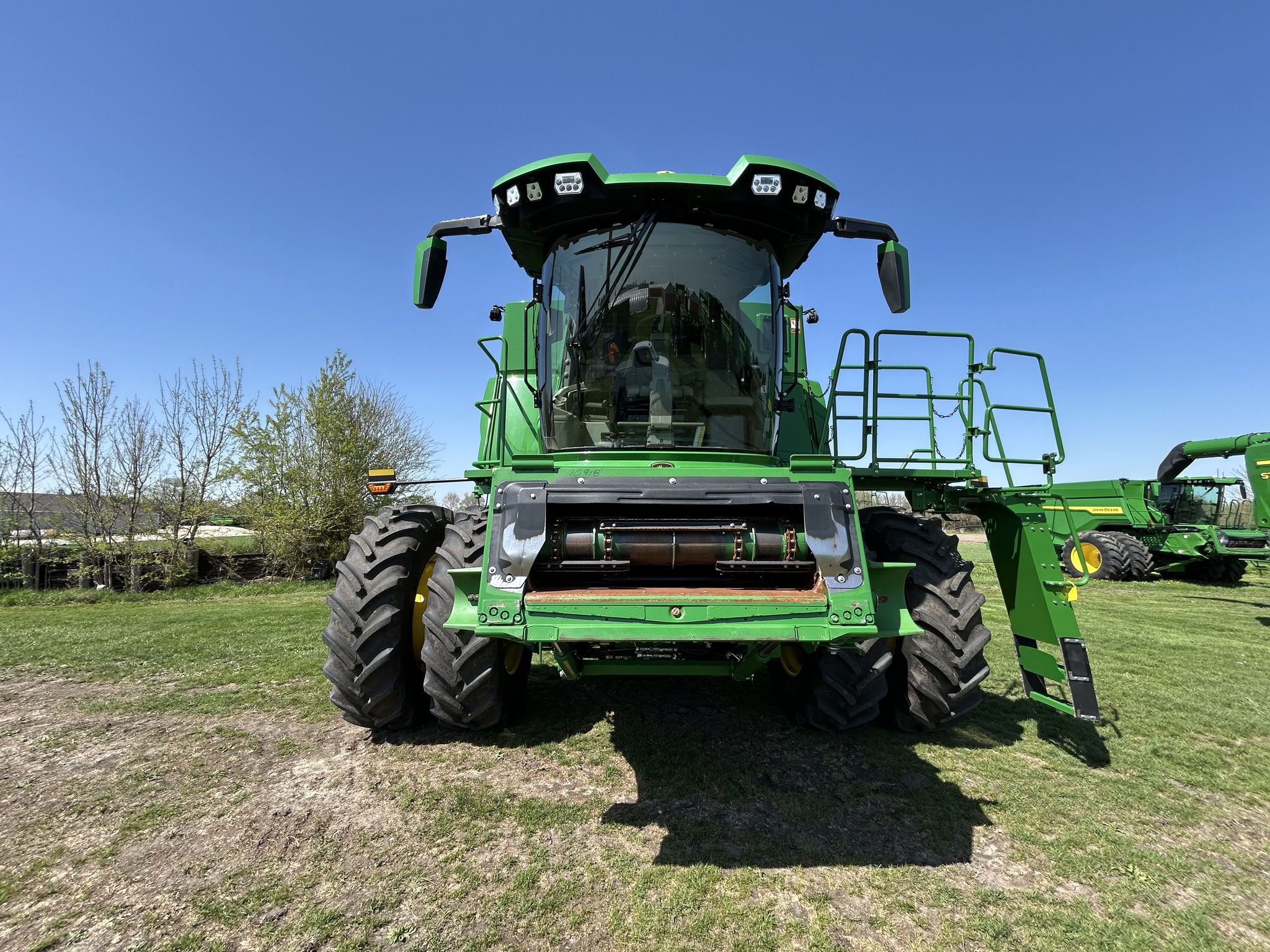  2025 John Deere S7 800 at Heritage Tractor in Galesburg, IL