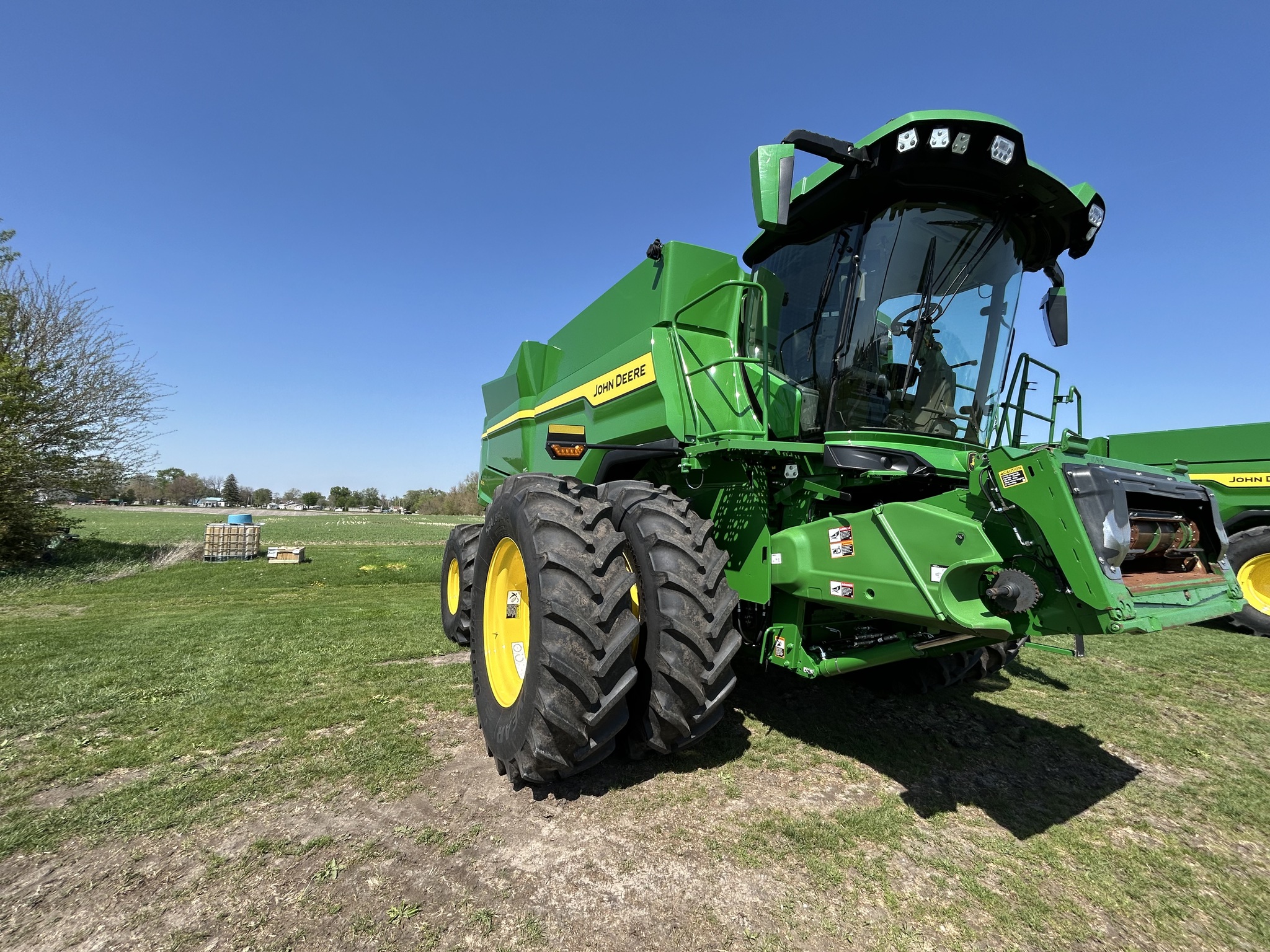  2025 John Deere S7 800 at Heritage Tractor in Galesburg, IL