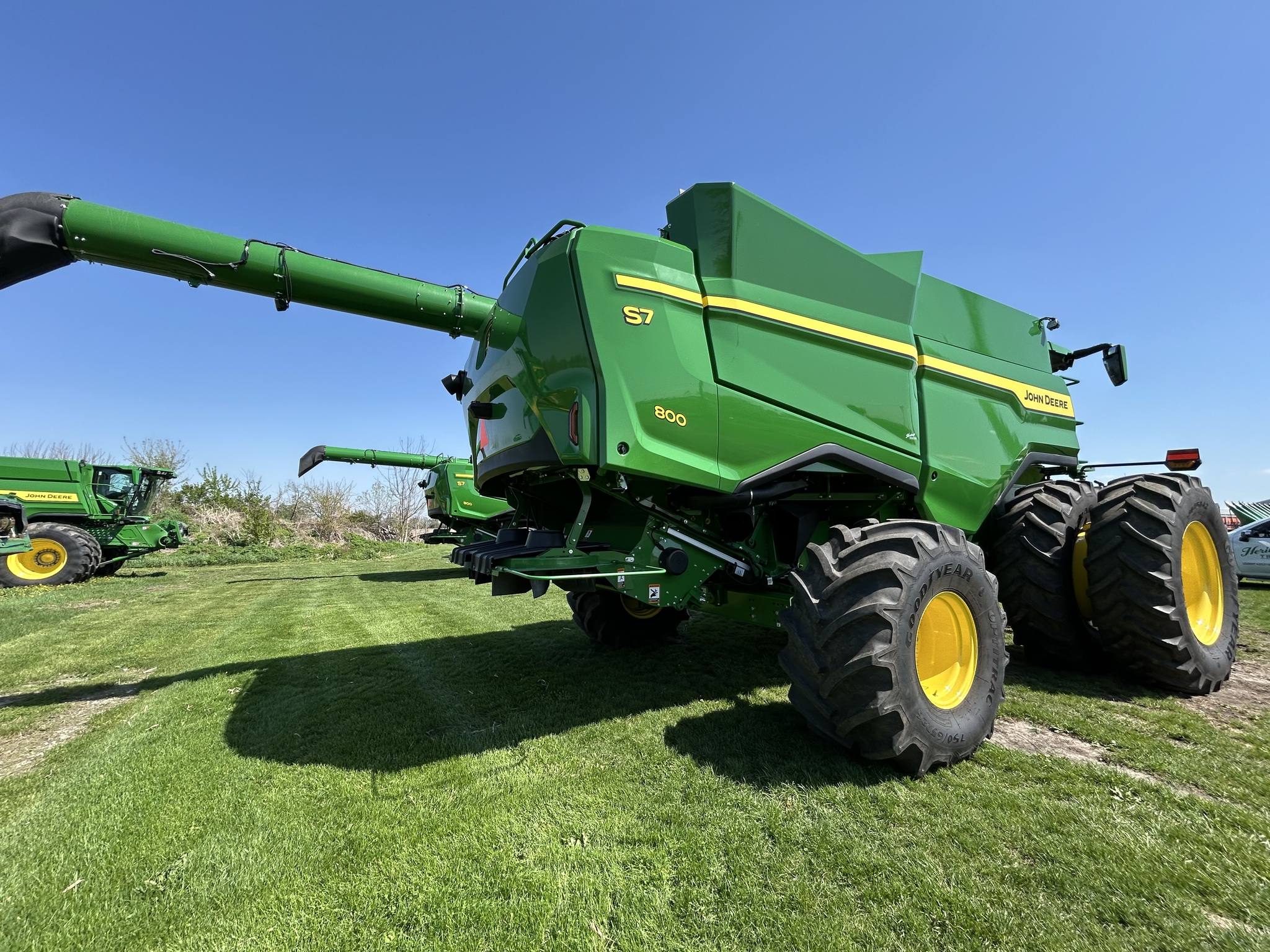  2025 John Deere S7 800 at Heritage Tractor in Galesburg, IL