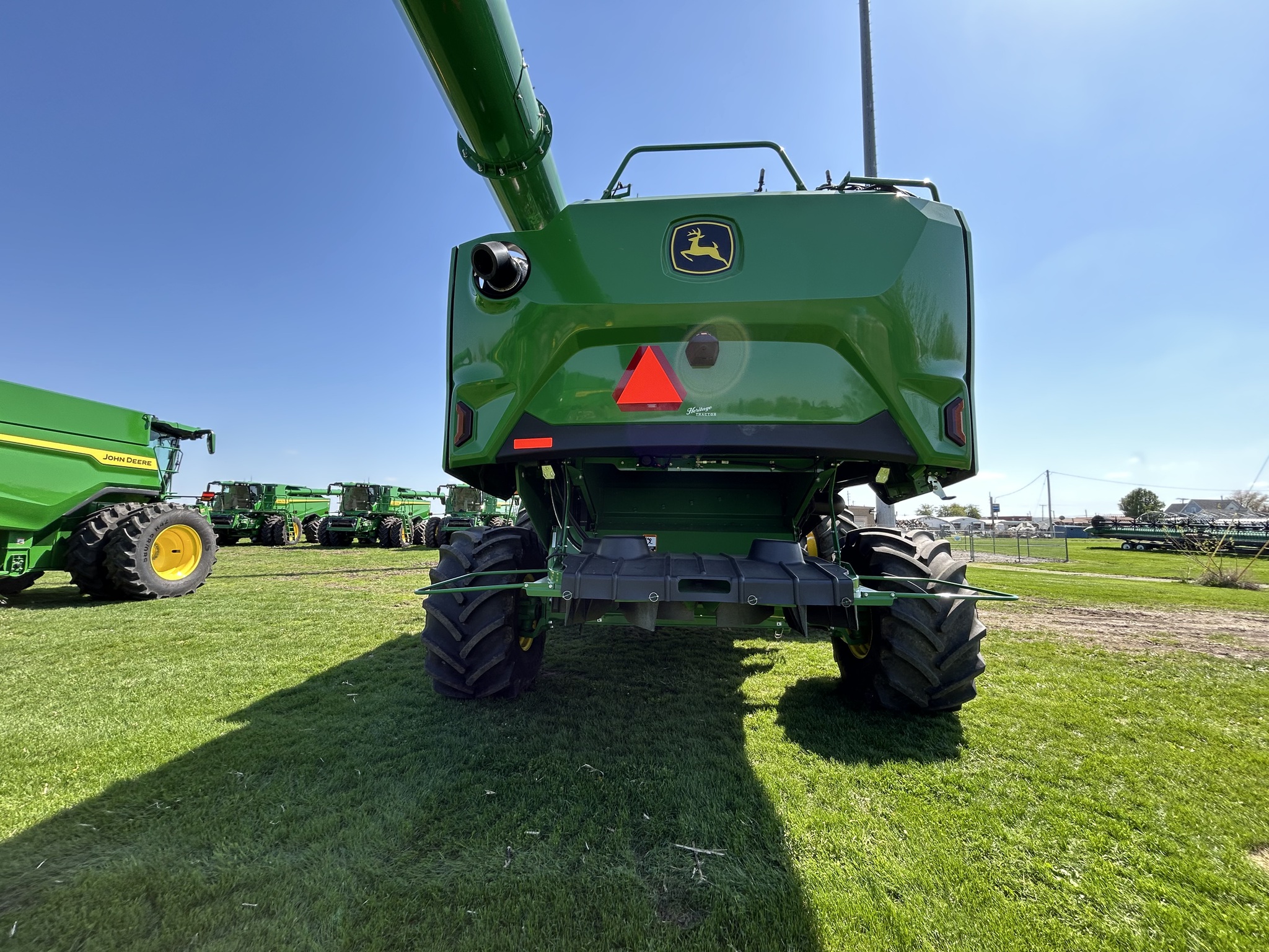  2025 John Deere S7 800 at Heritage Tractor in Galesburg, IL