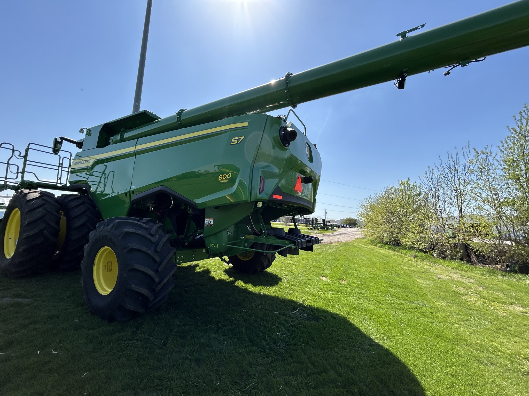  2025 John Deere S7 800 at Heritage Tractor in Galesburg, IL