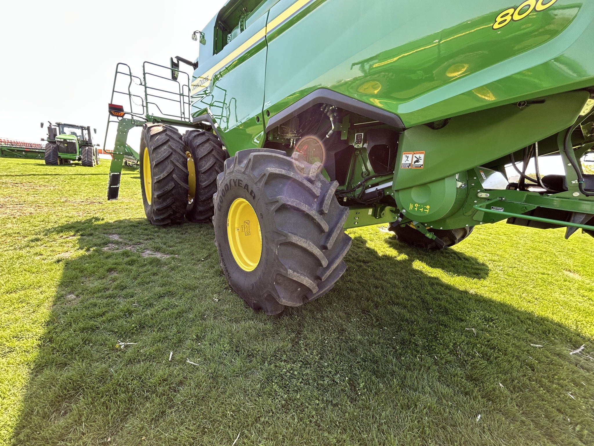  2025 John Deere S7 800 at Heritage Tractor in Galesburg, IL