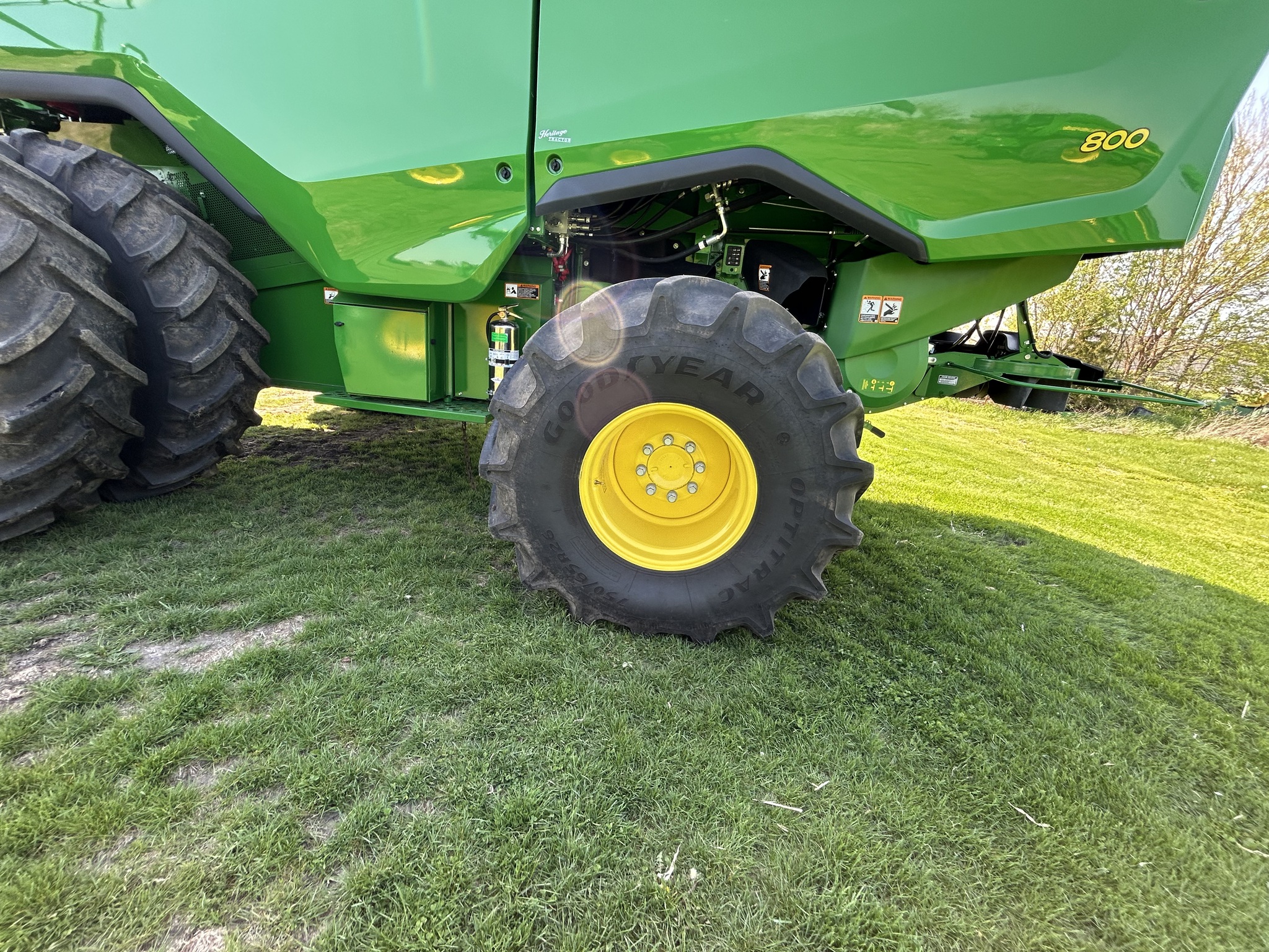  2025 John Deere S7 800 at Heritage Tractor in Galesburg, IL