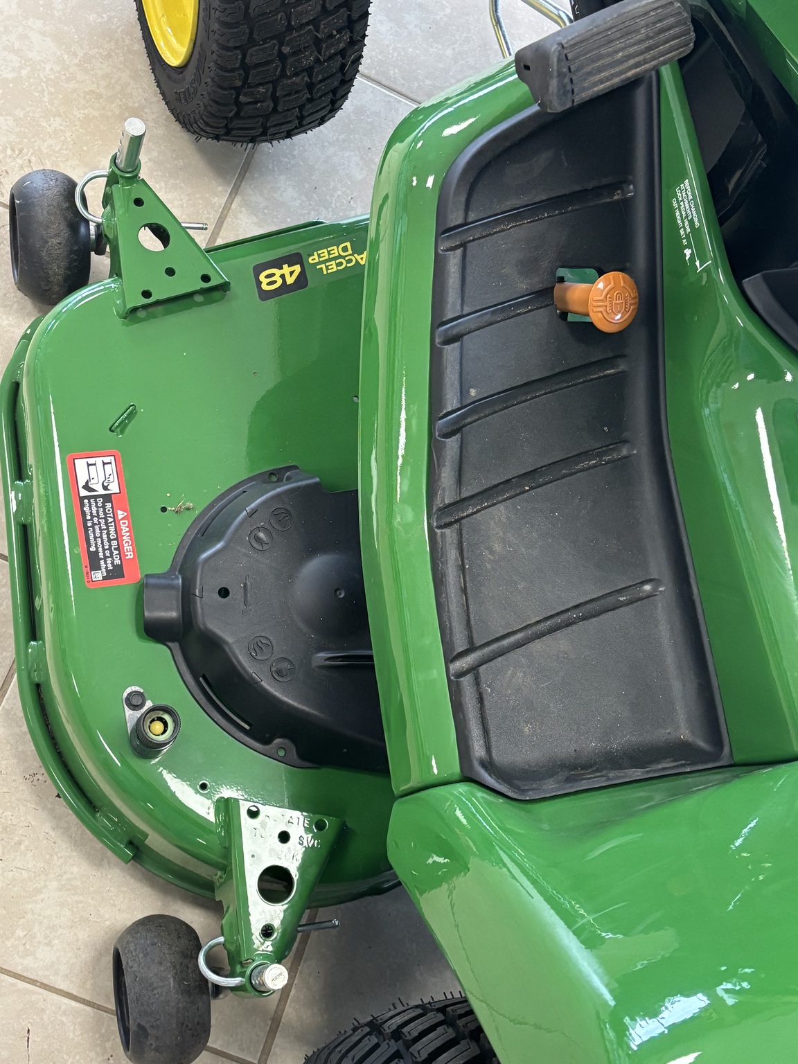 John Deere X570 Image 4