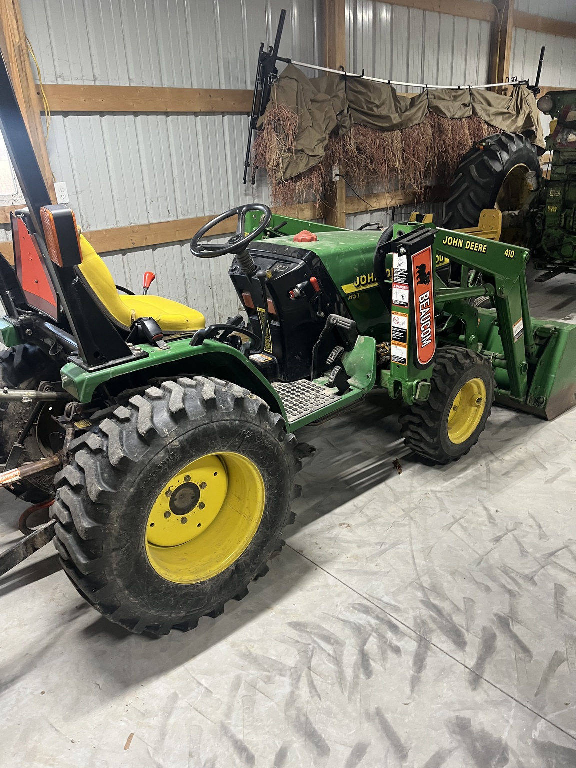 1998 John Deere 4100 Image 6