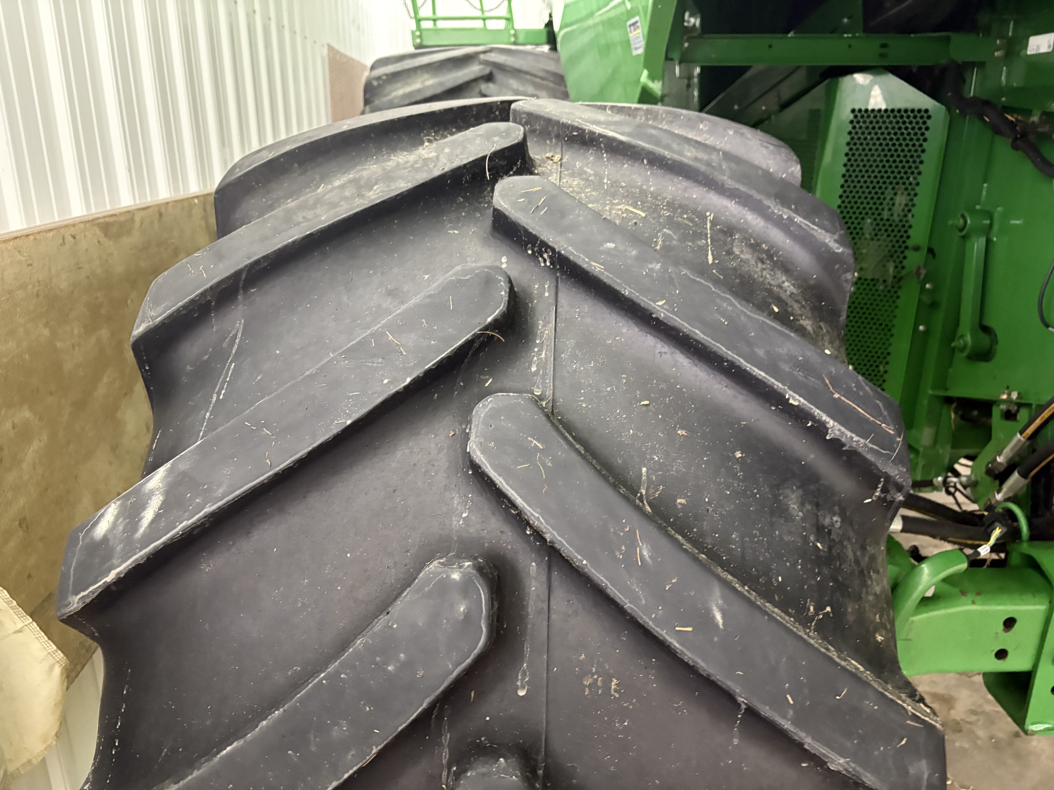 2014 John Deere S670 Image 8